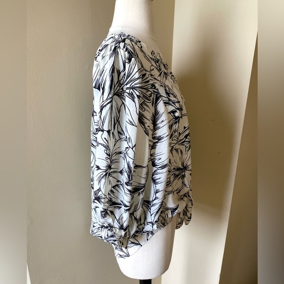 Rose & Olive Blouse - Medium - Picture 8 of 15